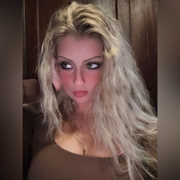 Meet your Posher, Rae - Picture 1 of 1